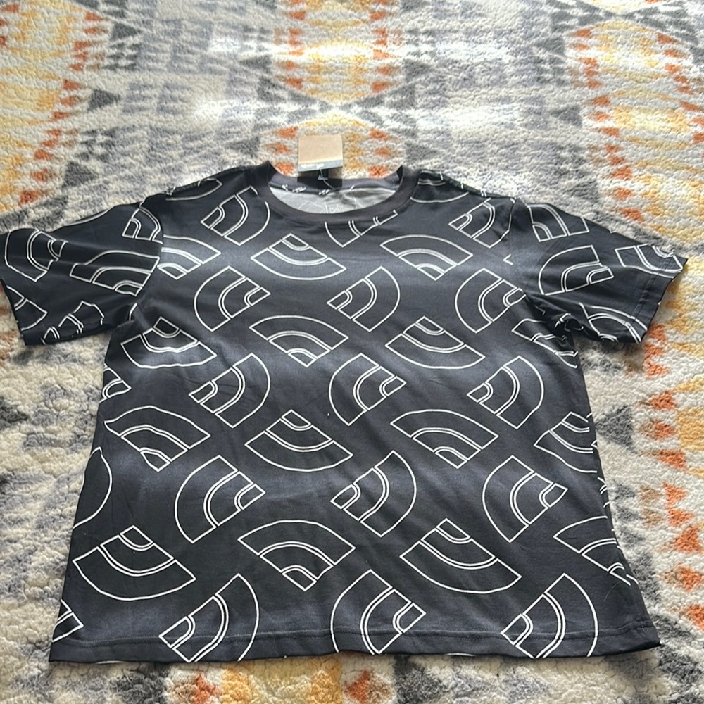 The North Face Men’s Medium Black and White Short Sleeve Box FitTee. NWT’s